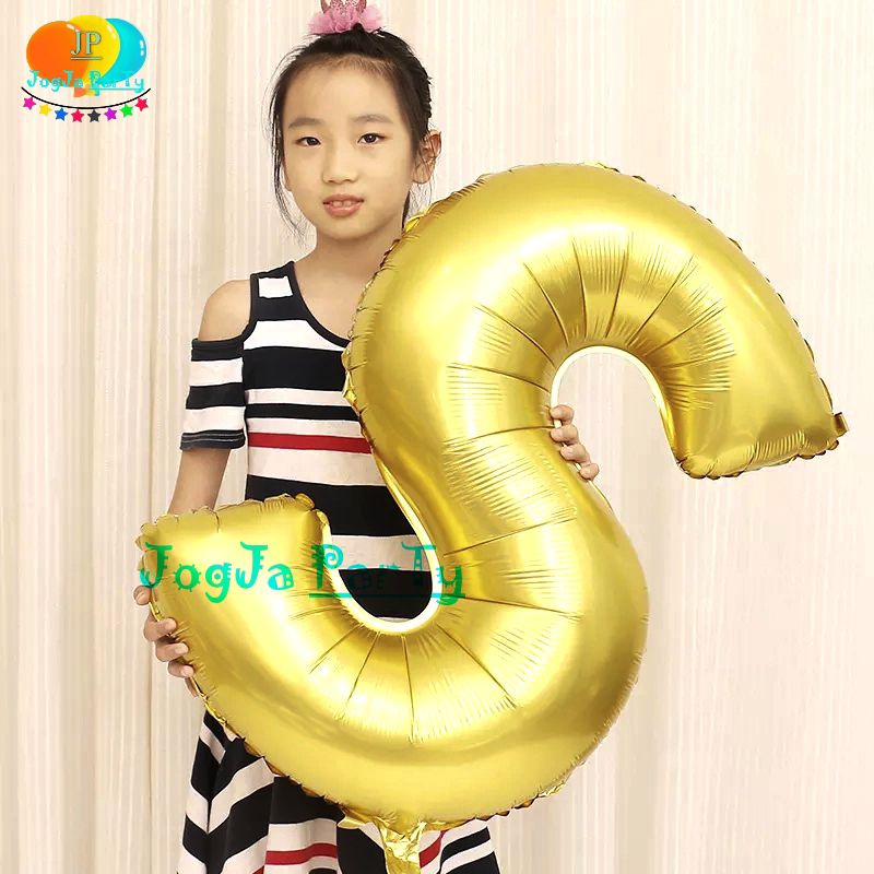 Balon huruf jumbo  80 cm balon huruf balon ulang tahun balon huruf gold balon huruf jumbo di jogja j