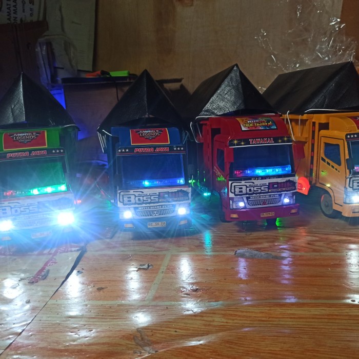 mainan mobil Truk Kayu / miniatur truk kayu Full Lampu - muhlam