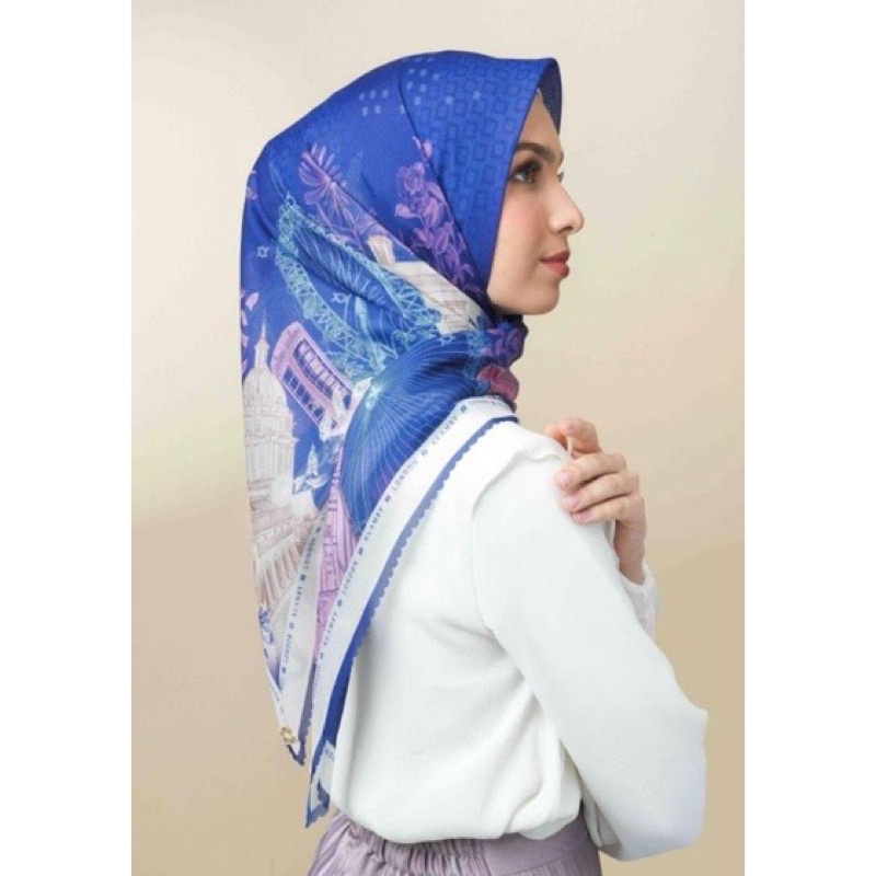 LondonScarfWestmisterWearingKlamby