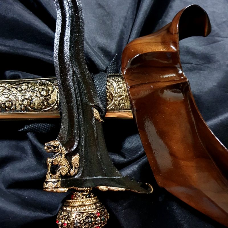 Keris Singo Sinebo Kinatah Sepuh Emas