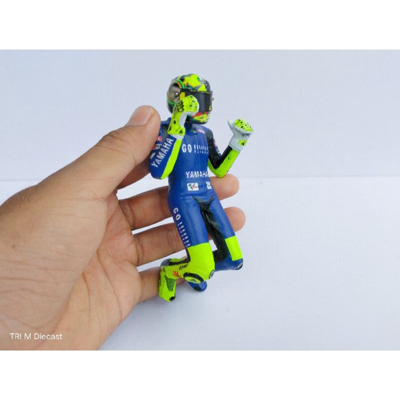 figure Valentino Rossi Yamaha 2004 skala 1:12