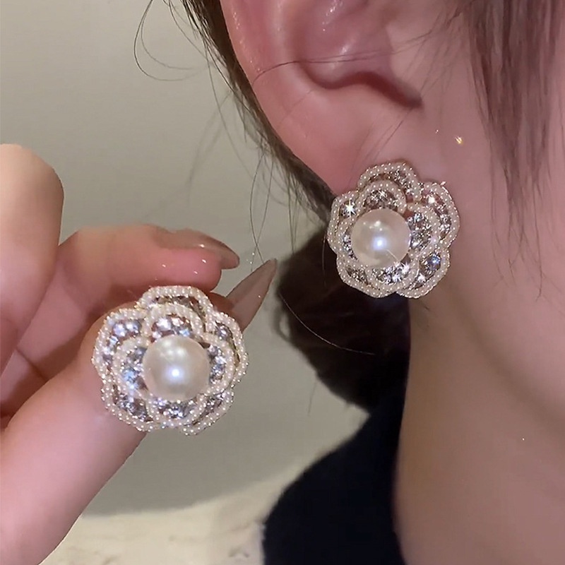 Anting Mutiara Bentuk Bunga Gaya Elegan Serbaguna