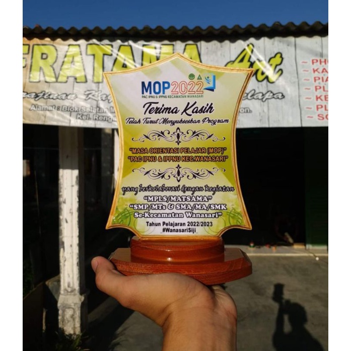 Plakat kenang kenangan/plakat kayu/plakat wisuda