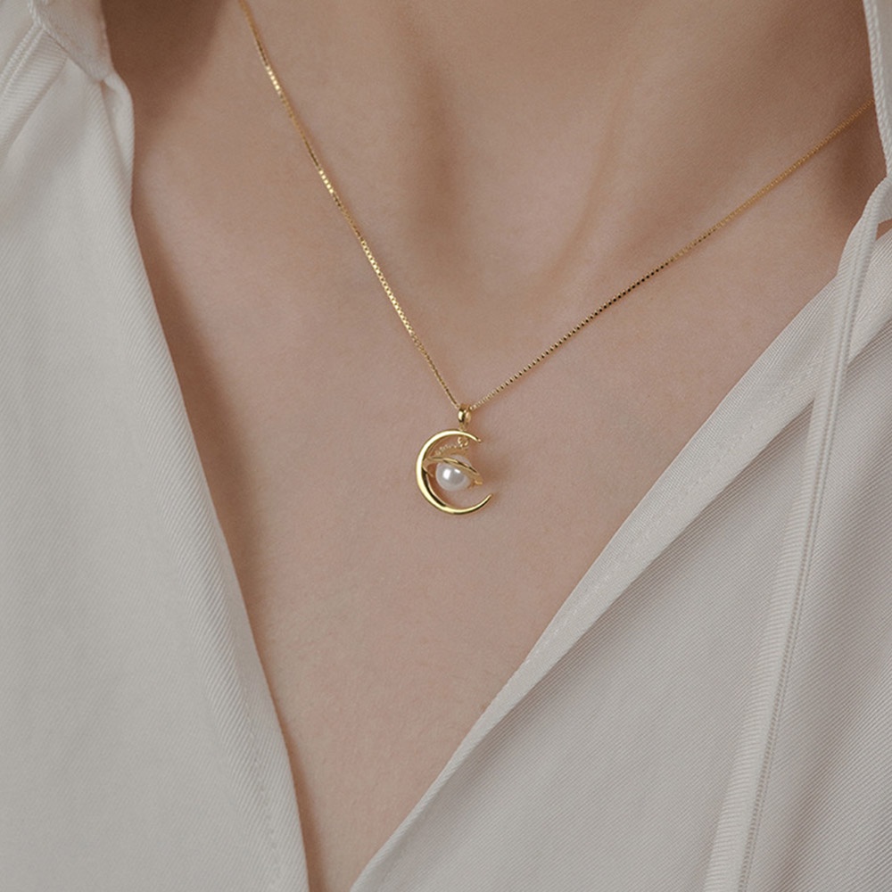 Kalung Rantai Choker Liontin Bulan Warna Silver Aksen Mutiara Simulasi Untuk Wanita