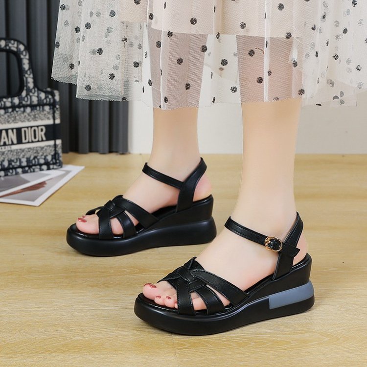 SW31 Sandal Wedges Wanita Sol Tebal Ada Tali Belakang