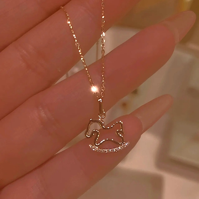 Kalung Rantai Alloy Lapis Emas Dengan Liontin Kuda Kayu Untuk Wanita