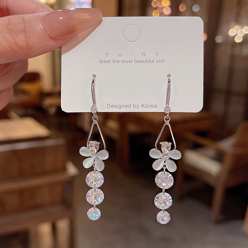 Anting Gantung Panjang Tusuk Silver S925 Motif Bunga Aksen Zircon + Rumbai Untuk Perhiasan Wanita