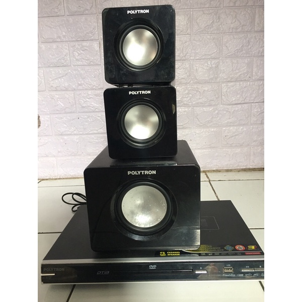 Set DVD dan speaker polytron  (preloved)