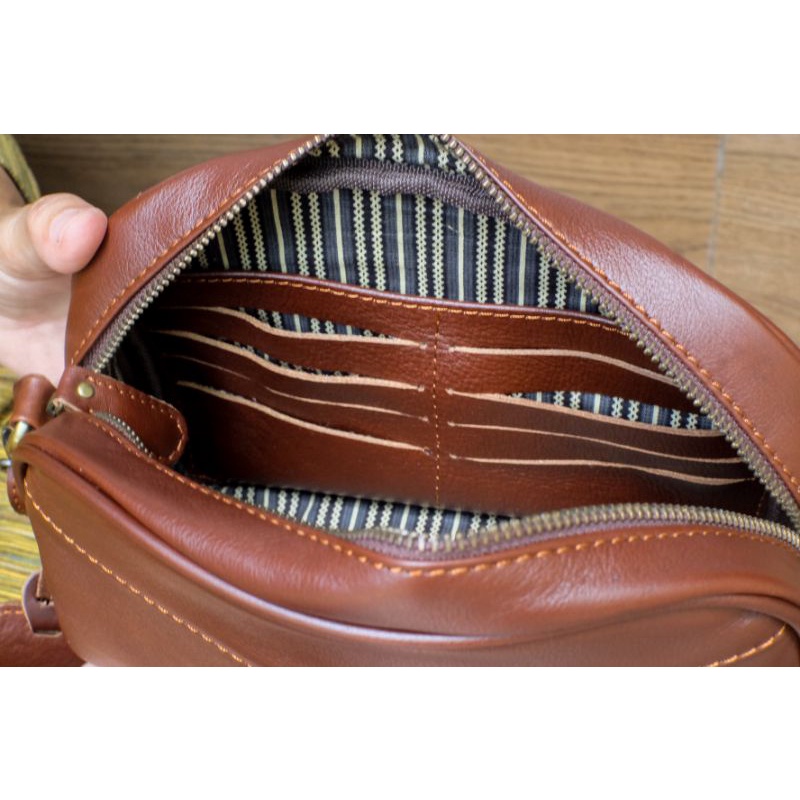Tas Selempang Wanita Sling Bag Maudy Kulit Sapi Asli Bahan Jenis Krom Leather Terbaru Kain Lurik Tradisional Tali Panjang Adjustable Tali Pendek Kekinian Original