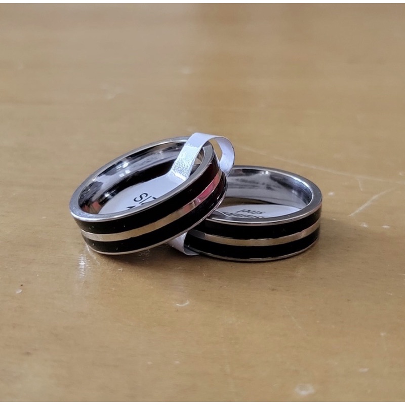 Cincin Emas Anti Karat Cincin Tunangan Nikah Titanium Stainless Steel Dapat 2 pcs dan box Cincin Pri