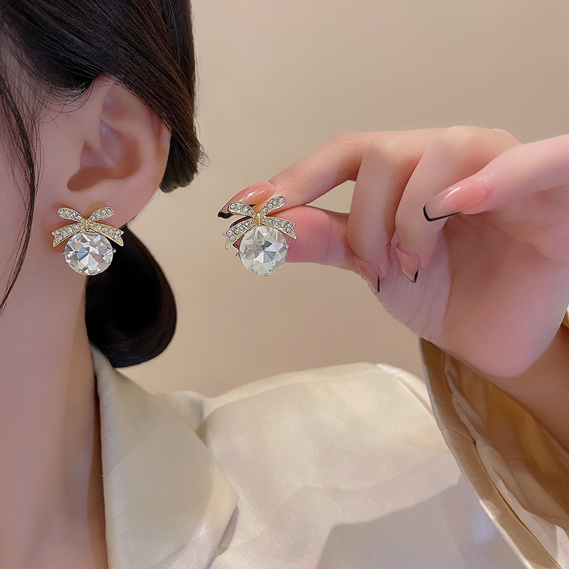 Anting Tusuk Desain Pita Hias Berlian Gaya Koreasimple Untuk Wanita