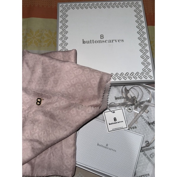 Buttonscarves Tapis Embossed Pale Pink