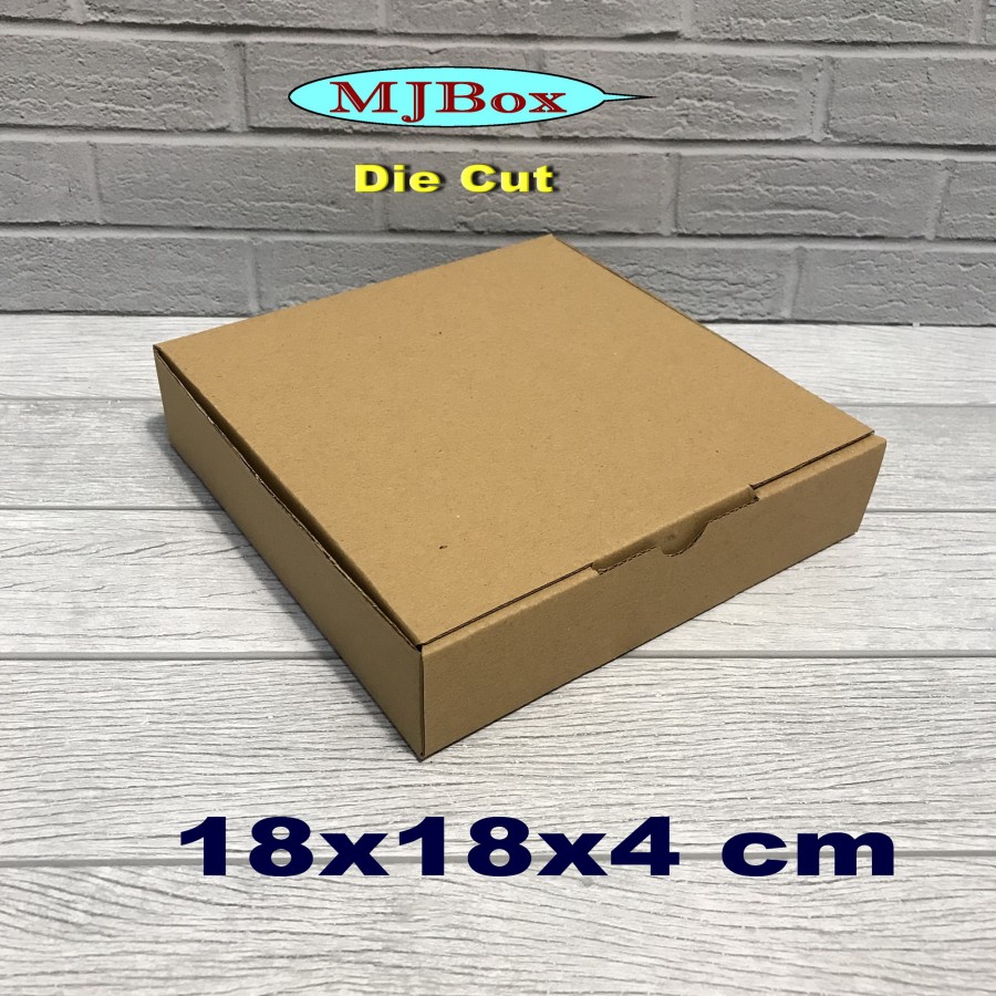 

kardus karton box uk. 18x18x4 cm ,,,,,,DIE CUT