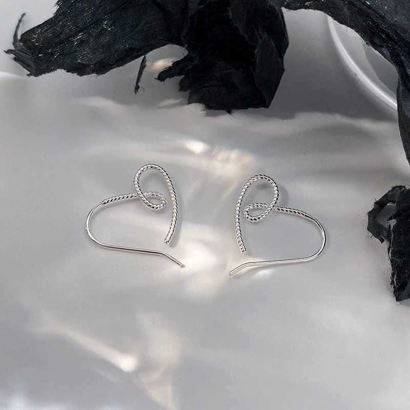 Magic789 Anting Tusuk Gantung Bentuk Hati Hollow Bahan Silver s925 Untuk Wanita