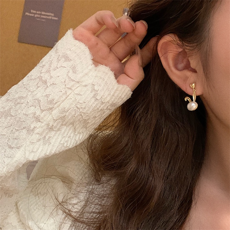 Anting Stud Desain Kelinci Aksen Mutiara Bahan S925 Silver Untuk Wanita