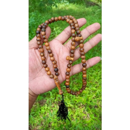 Tasbih gaharu asli / tasbih kayu gaharu wangi / tasbih gaharu asli kalimantan / tasbih gaharu 99