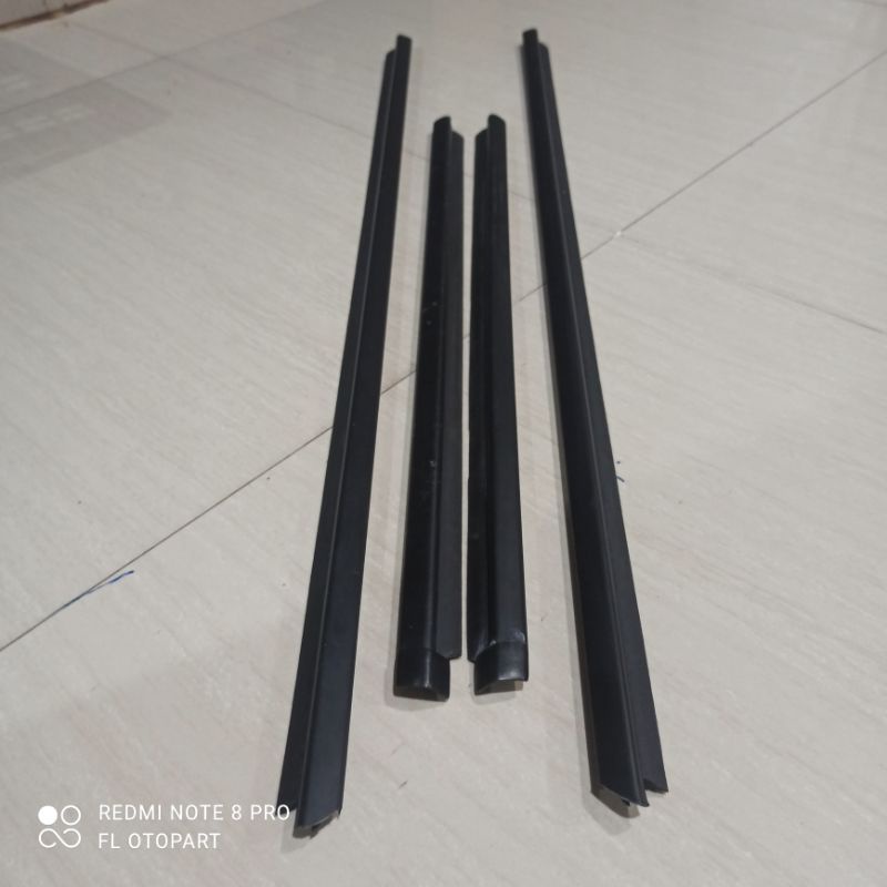 plipit pelipit kaca luar mobil daihatsu sirion original
