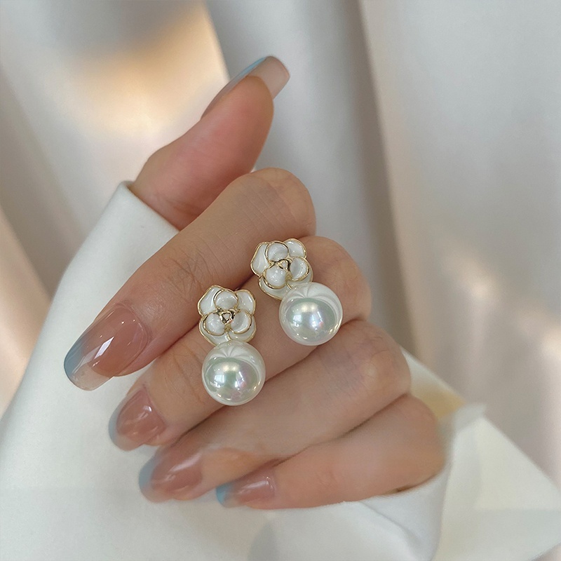 Anting Stud Hias Mutiara Camellia Warna Putih Untuk Wanita