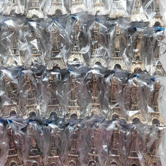 Souvenir Pernikahan Gantungan Kunci Menara Eiffel