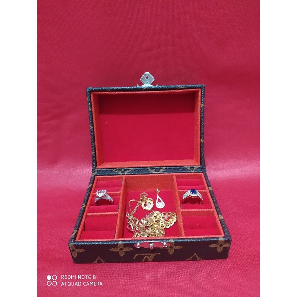 kotak perhiasan bs unk isi 6cincin+1kotak kosong ditengah unk kalung gelang anting liontin LM