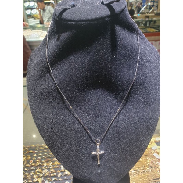 kalung casandra putih berliontin salib Yesus emas 750