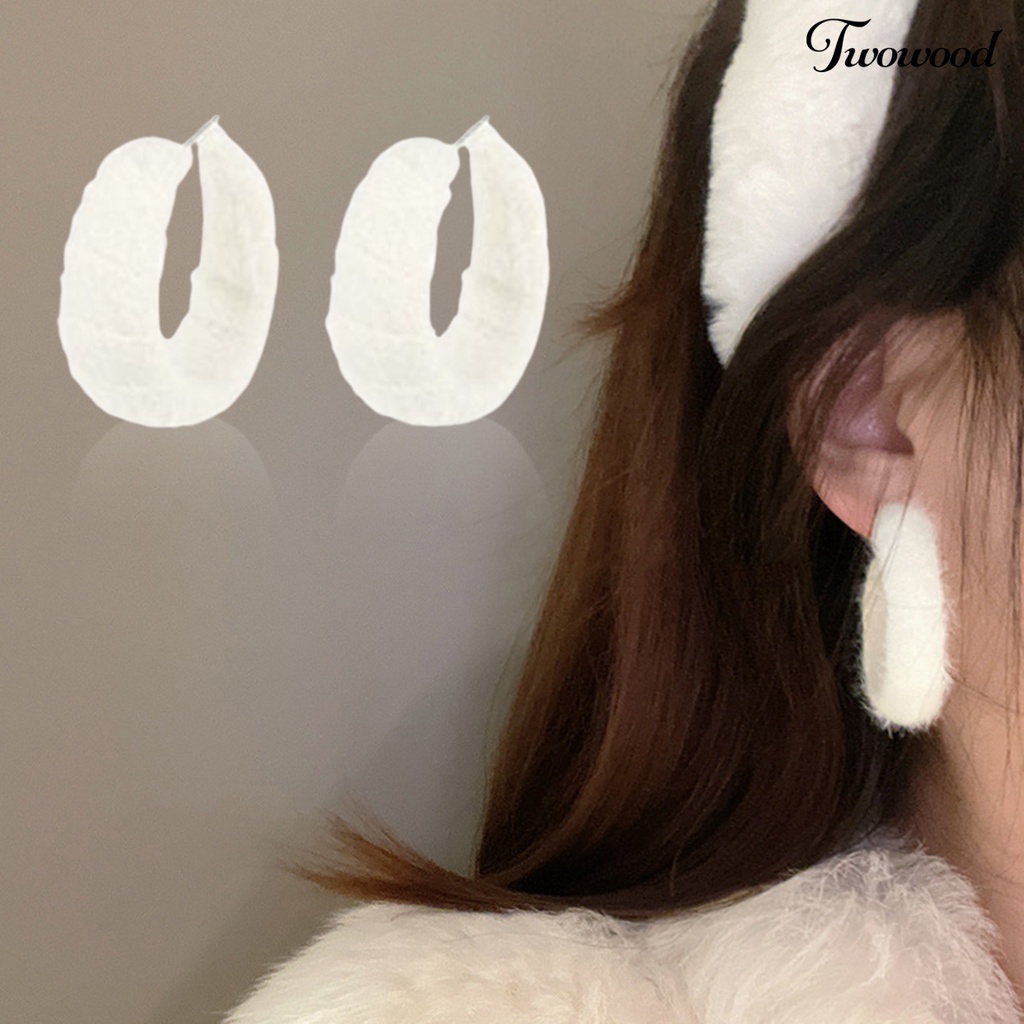 1 Pasang Anting Hoop Bentuk C Lingkaran Besar Geometris Bahan Plush Untuk Wanita