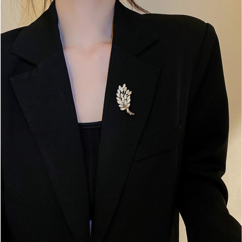 Bros Pin Buckle Korsase Desain Gandum Opal Anti Silau Untuk Aksesoris Wanita