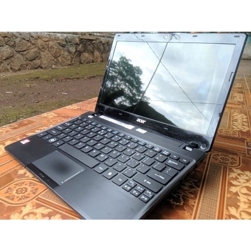 Acer Aspire One 725 Ram 4GB HDD 320GB Warna Hitam Netbook Notebook Second Bekas