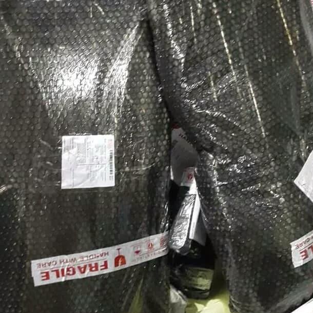 

Plastik bubble wrap hitam (62.5cm x 50 m)