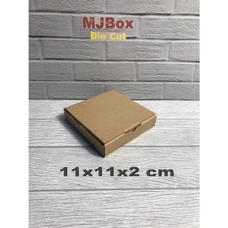 

Kardus karton uk. 11x11x2 cm...die cut box kotak Souvenir -dll