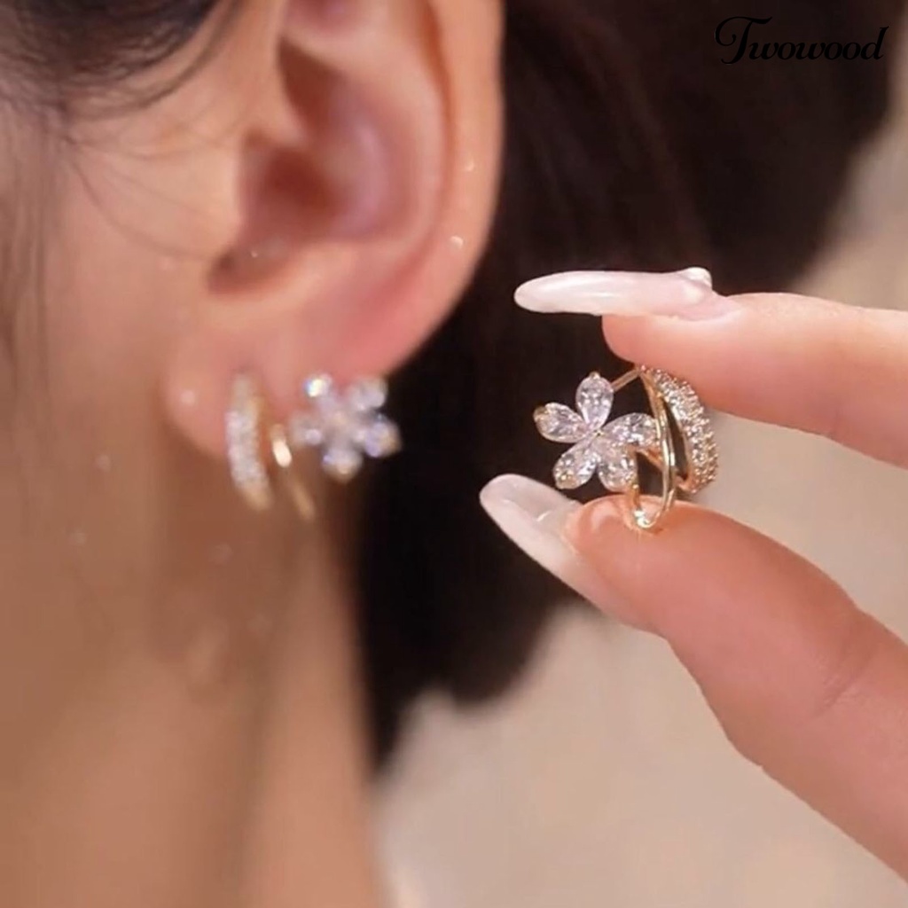 1 Pasang Anting Stud Bentuk Bunga Bahan Cubic Zirconia Untuk Pesta Pernikahan