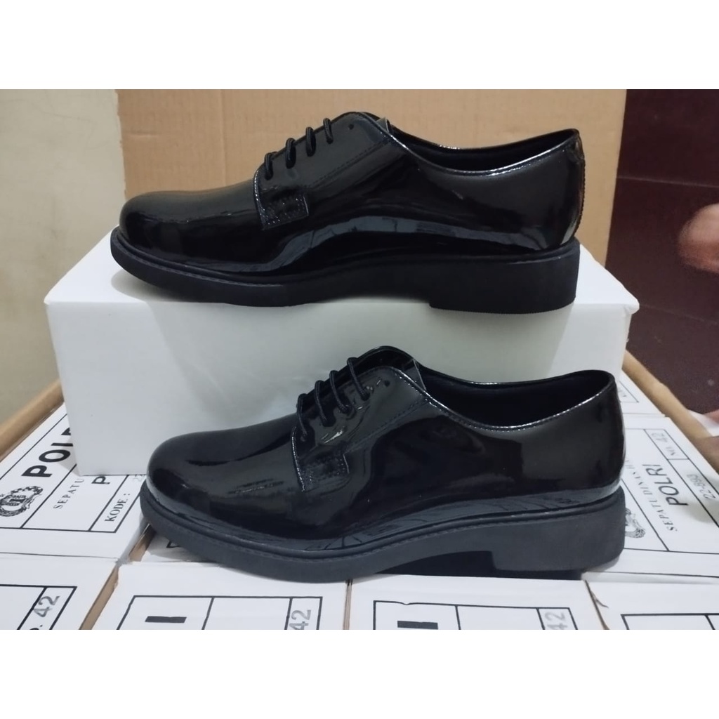 sepatu PDH kilap jatah pembagian polri
