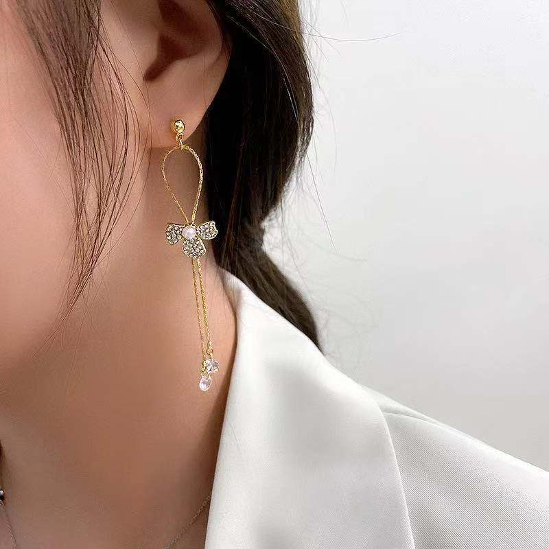 Anting Rumbai Bentuk Kelopak Bunga Bahan Zirkon Gaya Korea