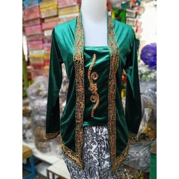 Kebaya bludru kutubaru