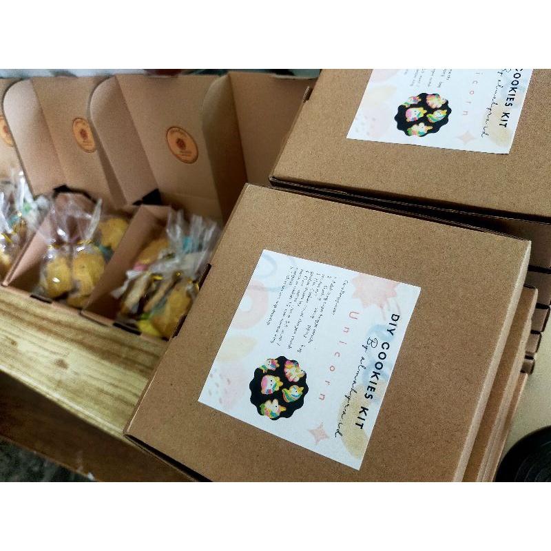 

PACKING DIY KIT MENGGUNAKAN KARDUS KOTAK SNACK DAN FREE KARTU UCAPAN