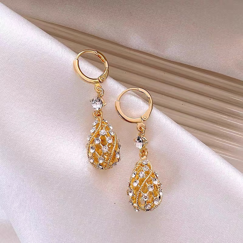 Anting Bentuk Tetesan Air Model Hollow Aksen Berlian Untuk Wanita