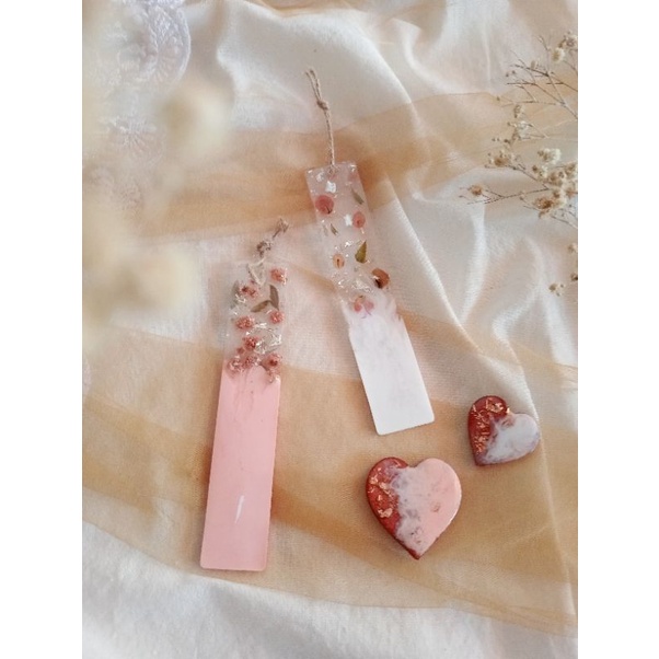 

RESIN BOOKMARK DIY/PEMBATAS BUKU RESIN DIY