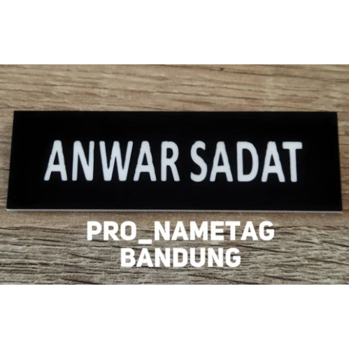 

Nametag Akrilik Grafir Doff Magnet