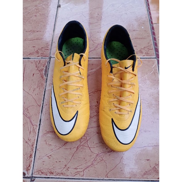 sepatu bola nike mercurial second