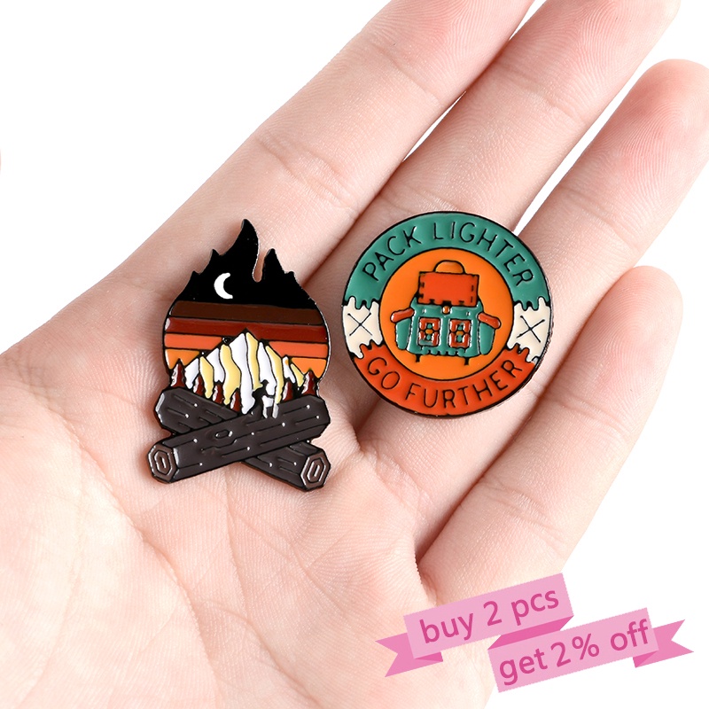 Outdoor Adventure Bros Pin Enamel Desain Peta Dunia / Matahari Terbenam / Matahari Terbenam Untuk Travel