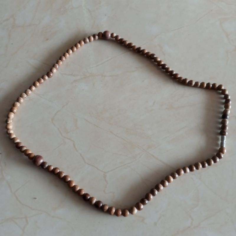 kalung kayu gaharu kalimantan