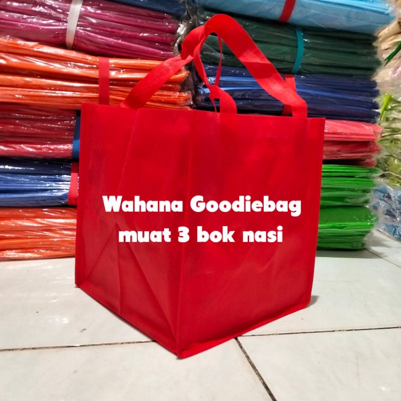 

Tas Spunbond kotak jahit hajatan/souvernir 22x22(isi12pcs)