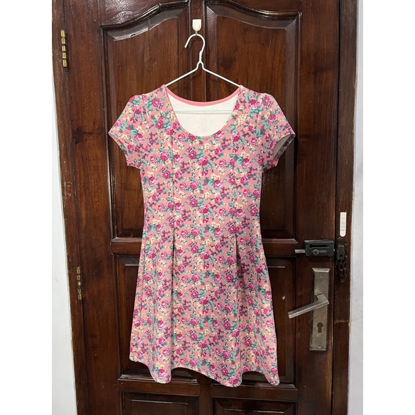 Preloved Dress Bunga-Bunga Pink