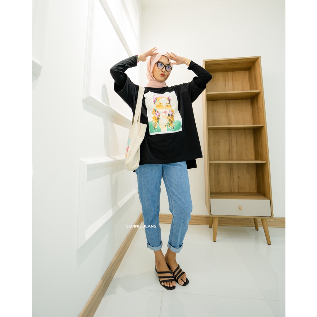 GOJINIEJEANS - T-SHIRT OVERSIZE SABLON CEWE HITAM