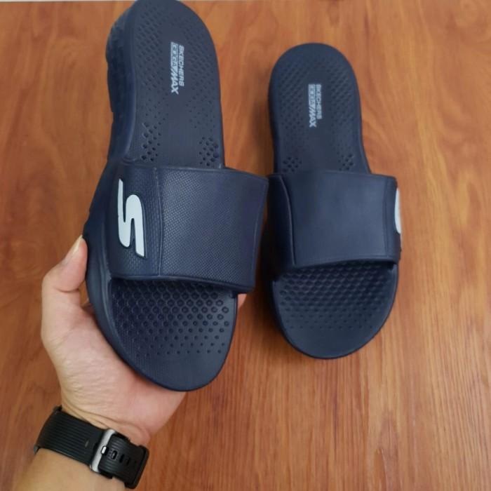 SANDAL SKETCHERS PRIA SKECHERS SLIDE GOGA MAX SENDAL ORIGINAL - ABU PROMO