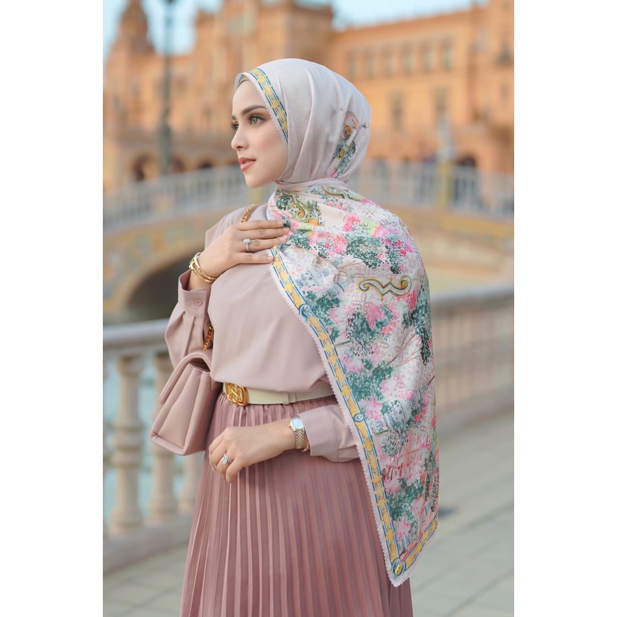 THE SEVILLA SATIN SHAWL - BUTTONSCARVES