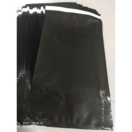 

Polymailer hitam glossy uk 40x60 ( 100 lembar )