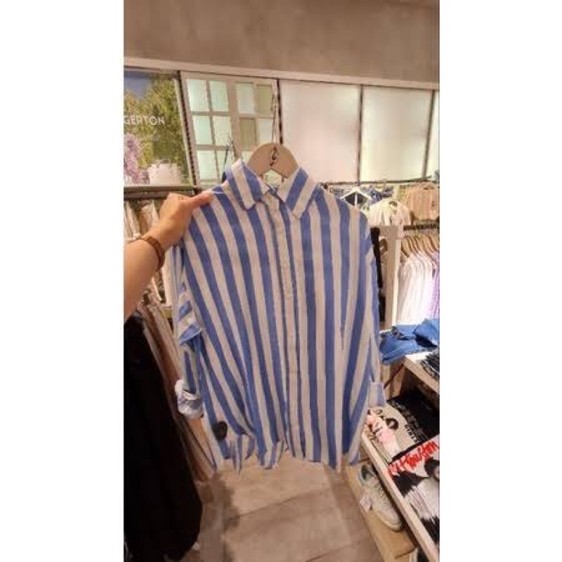 PRELOVED KEMEJA STRADIVARIUS SALUR