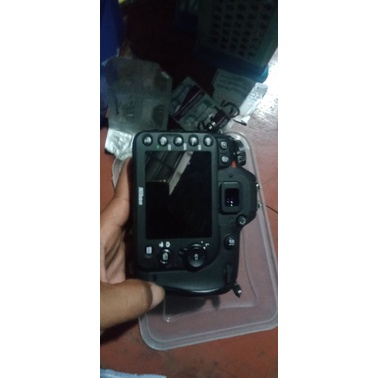 dijual  Kamera Nikon D7200 body only. bekas, minus