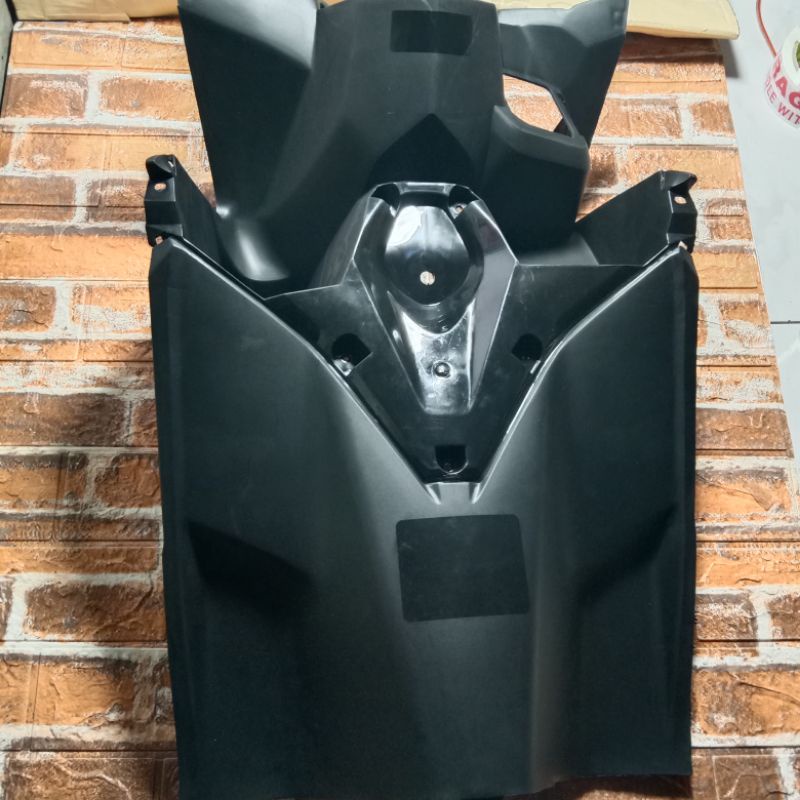 Legshield Dalam Besar Dek Tengah Honda Vario 125/150 All New  Cover Inner Dek Kunci